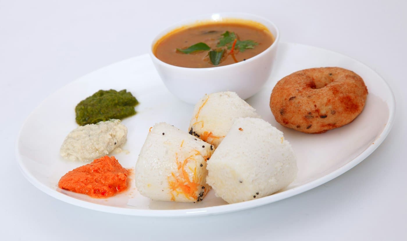 Idli with sambar and chutney